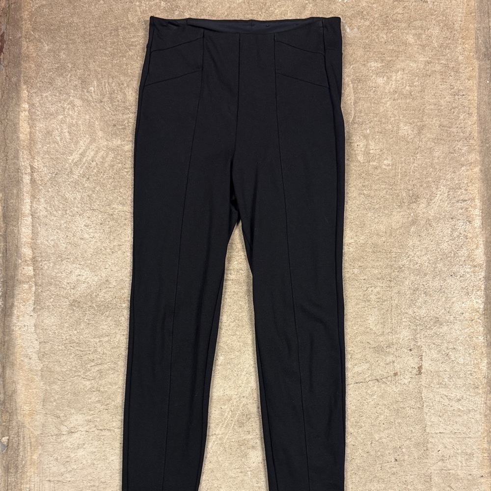 Liverpool Reese Seamed
28” Black Dress Leggings